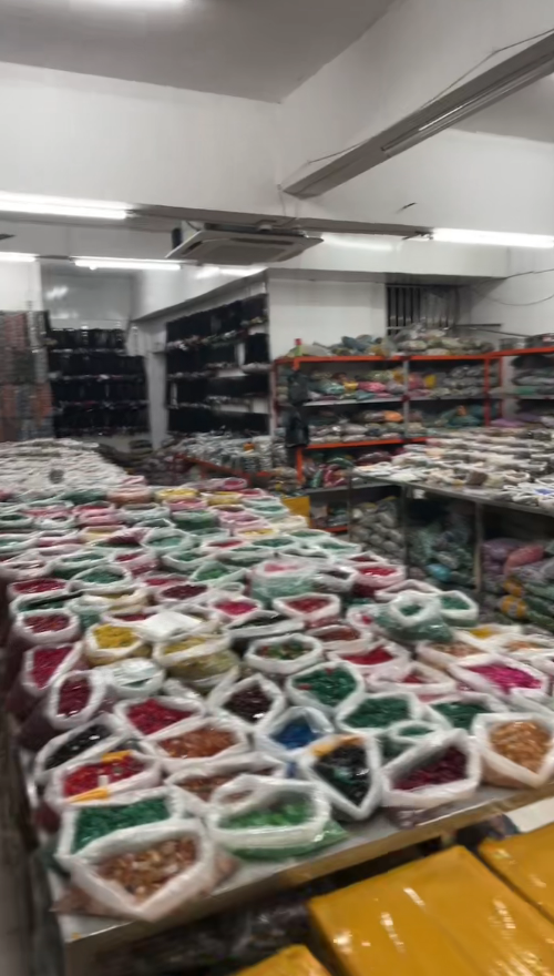 Raw-material sourcing point for jewelry components in Yiwu